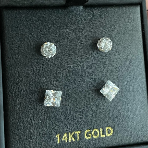 14KT Gold Round and Square Stud Earrings - Picture 5 of 9